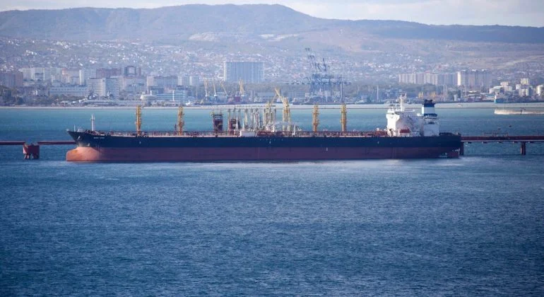 Russia announces cut to oil output
